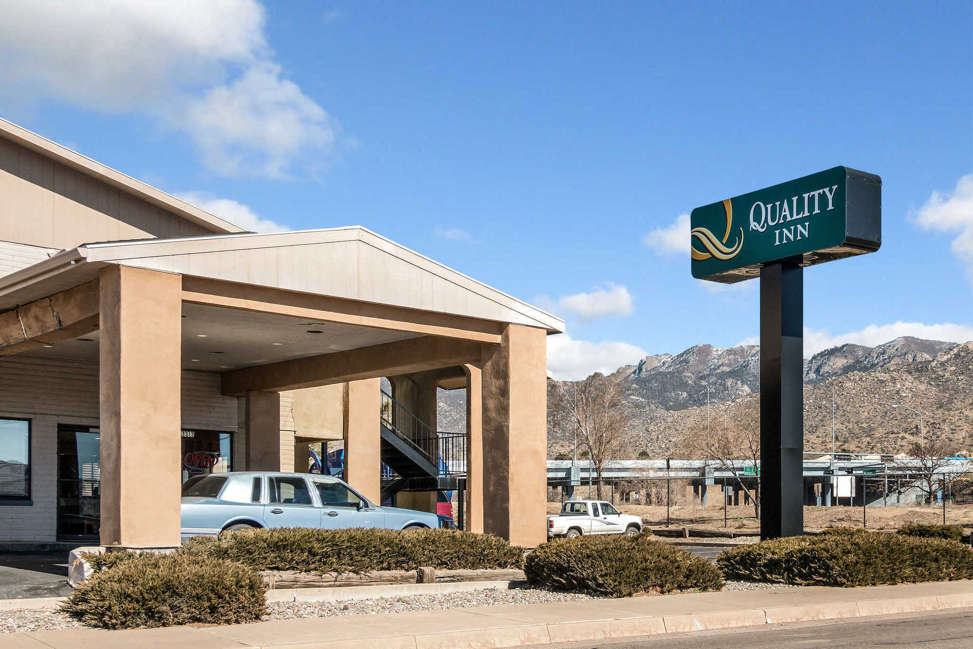 Desert Sands Inn & Suites Albuquerque Exteriör bild